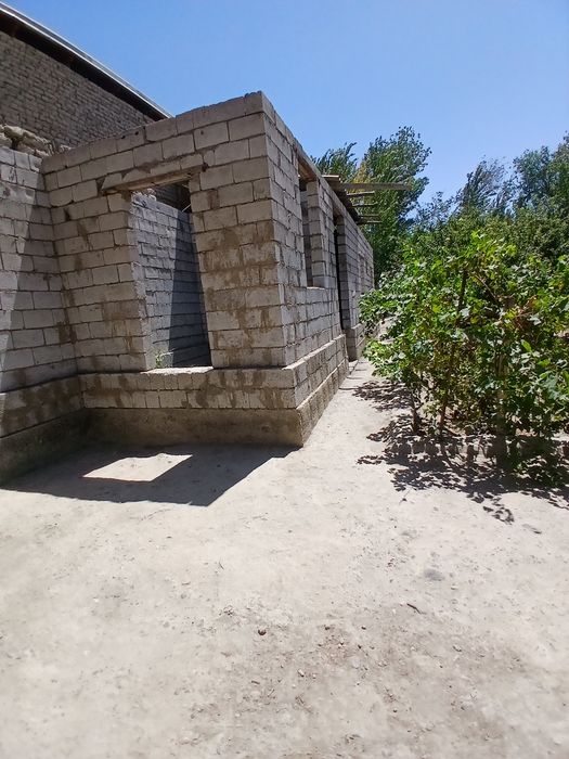 Karmana tumanida hovli sotiladi
