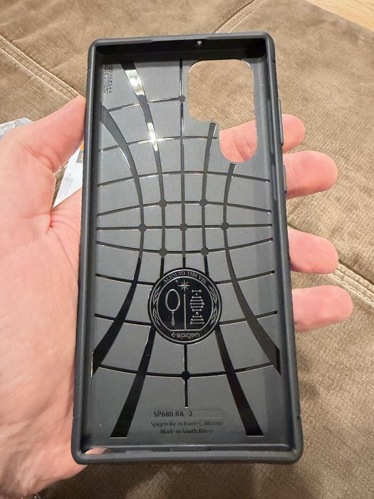 Кейс Spigen Rugged Armor за Samsung Galaxy S22 Ultra