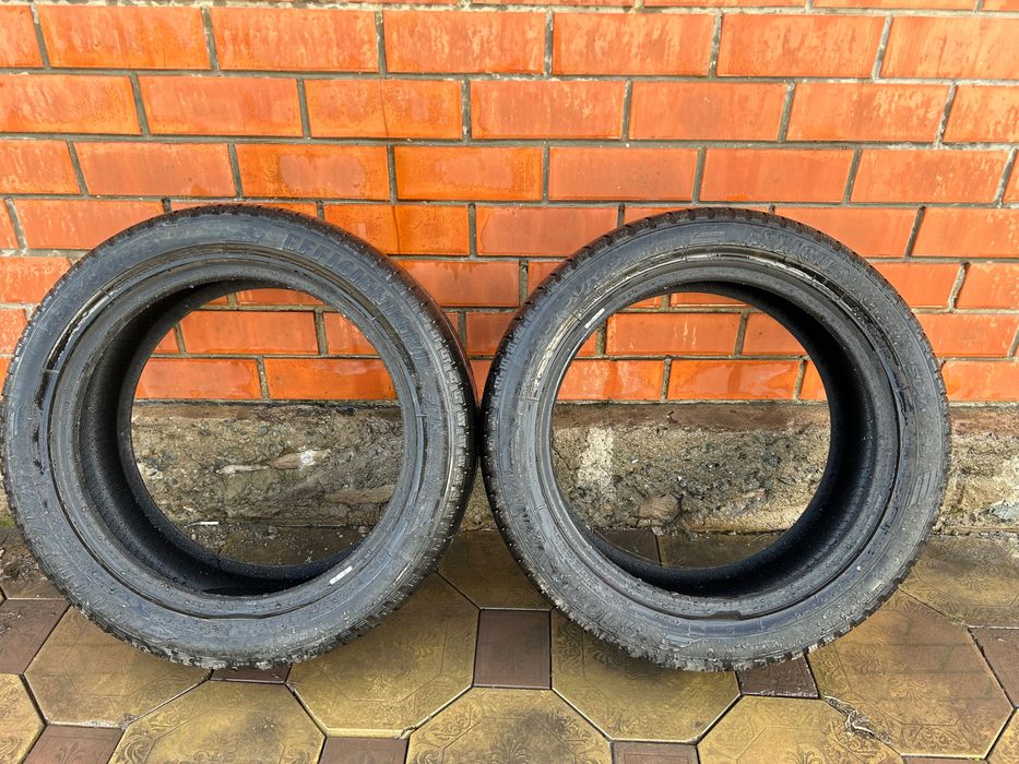 Продам покрышки на R19