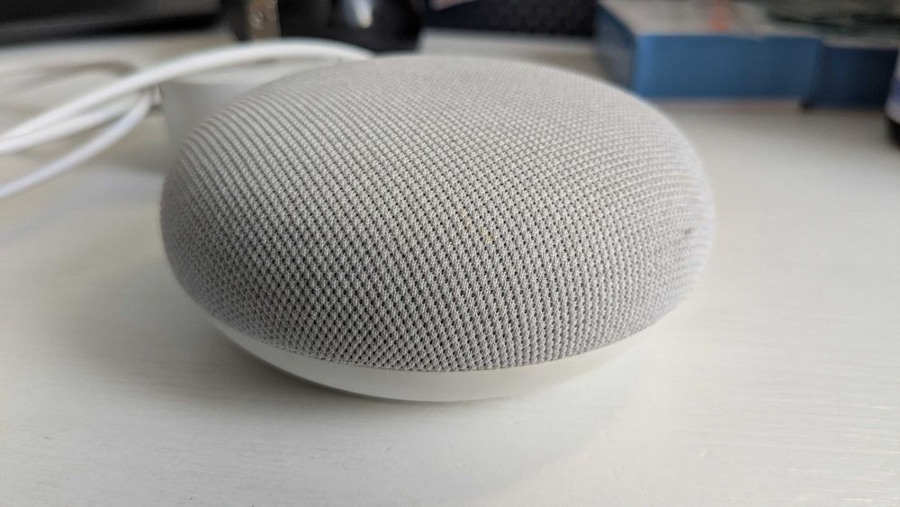 Колонка Google Home Mini