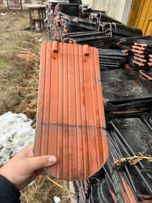 Tigla Solzi Negru Lucios de la Tondach