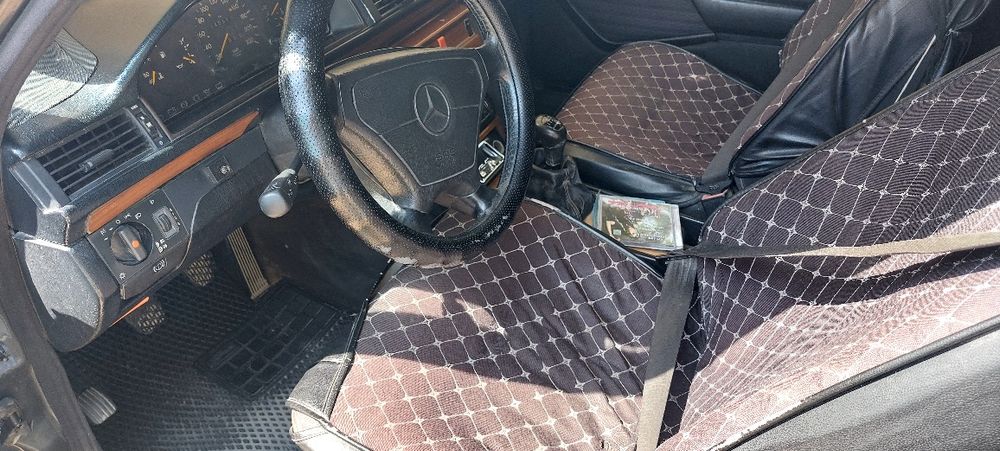 Мерседес W124 седан