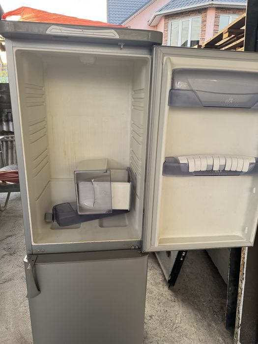 Продам холодильник 2 камерный