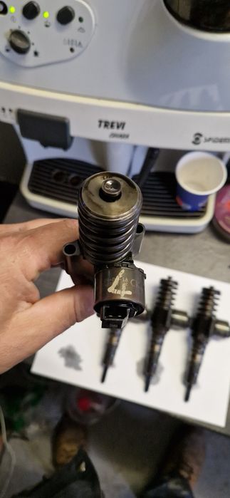 Vând injectoare vw 2.0 BKD Bosch