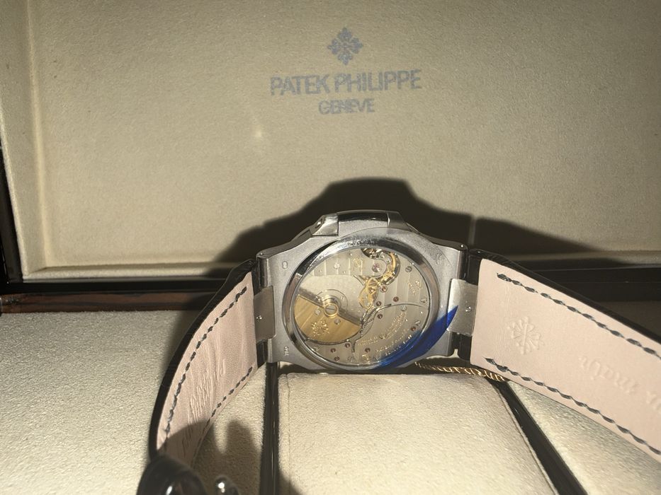 Patek Philippe Nautilus 5712 Moon phase 1:1 clone