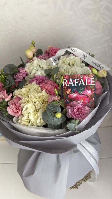 Продам шикарный огромный букет