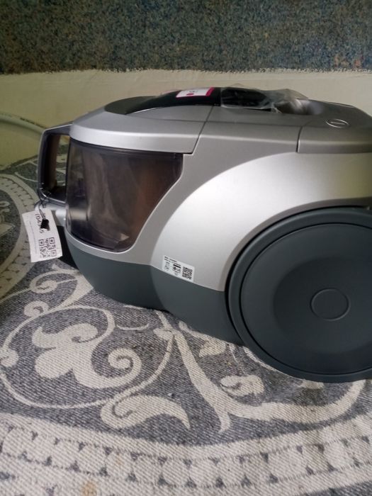 Продам пылесос новый LG мощность 1000кв