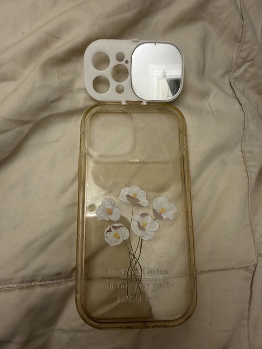 Продам 8 чехлов на iphone 12 pro для девочки