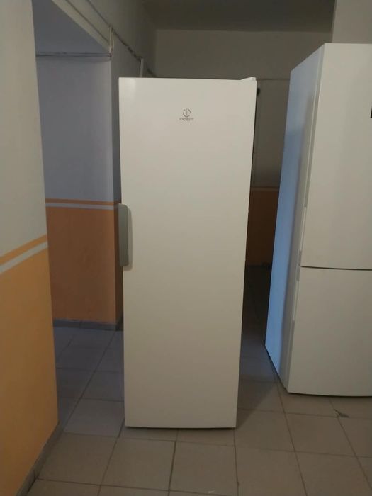 Морозильник  INDESIT в отличном состояние