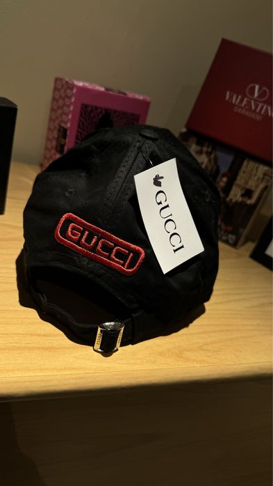 Sapca Gucci.