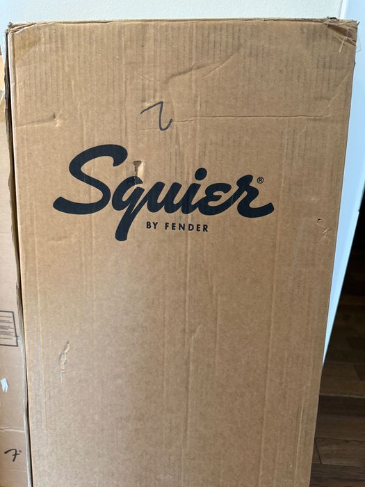 Chitara electrica Squier by Fender Debut Stratocaster - culoare negru cu pickguard alb - noua