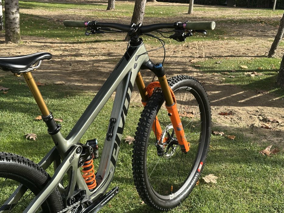 2024 Pivot Firebird 170mm 29“ Carbon