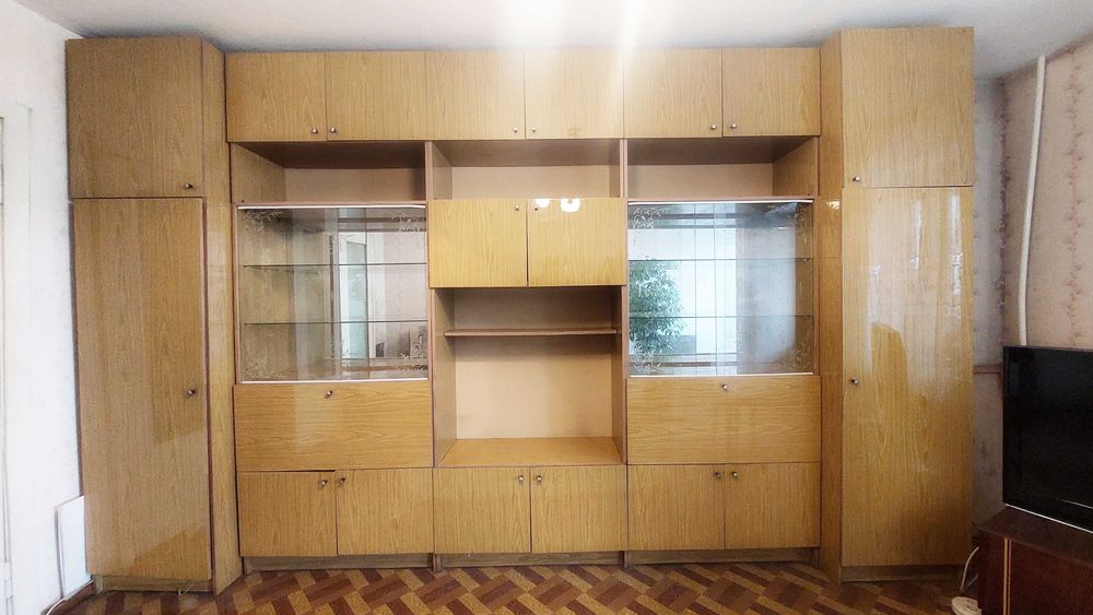 Стенка полированная сост новой  (можно по частям Удобно забрать