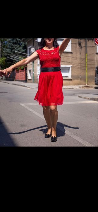 Елегантна дамска рокля