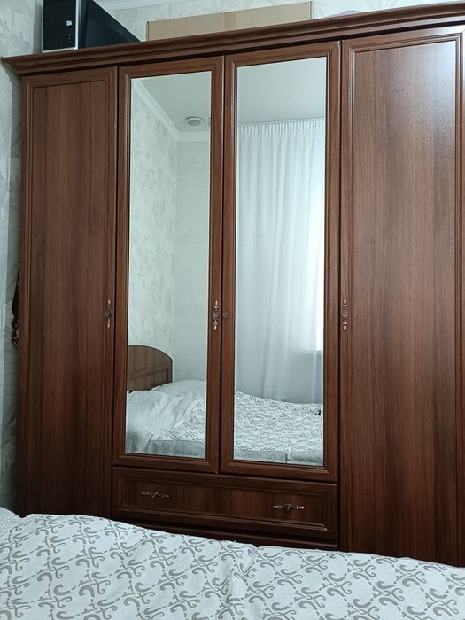 Спальний гарнитур сатылады