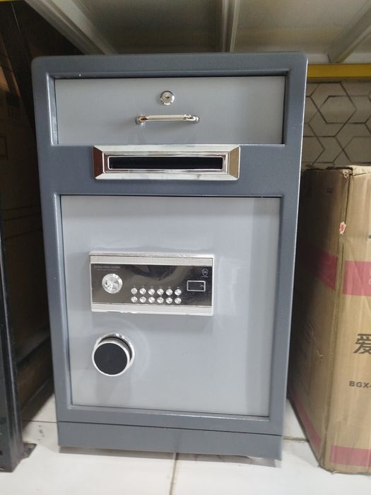 Сейф с кодовым замком