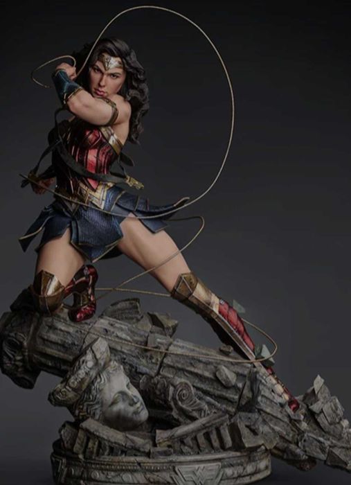 Wonder Woman 1/4 Scale Statue/Figurina 
By Queen Studios DC Comics