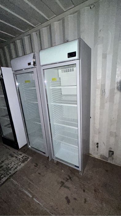 Продам витринный холодильник