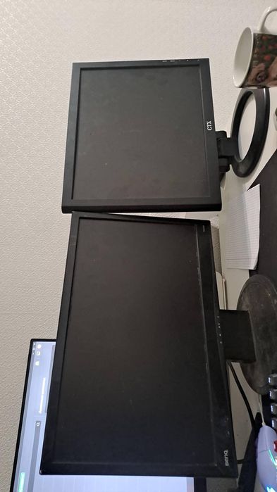 Продам 2 монитора по 15к каждый