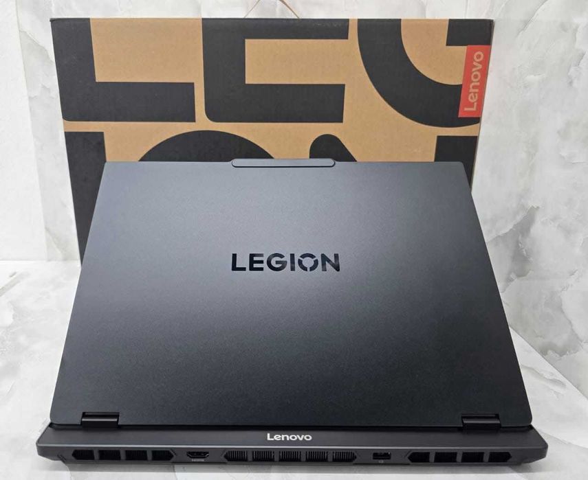 Lenovo Legion 5  R7 260 24GB DDR5 512GB SSD RTX 5060 8GB 2.5K OLED 15