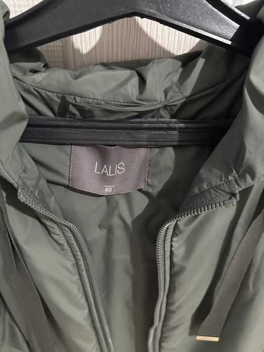 Продам куртку осень весна