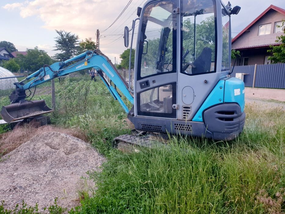 Vând miniexcavator în stare foarte buna