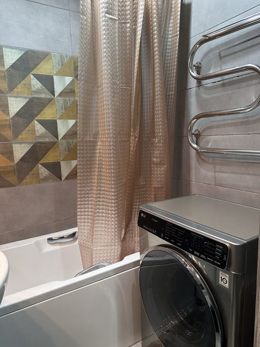 Сдам 1,5 ЕвроЛюкс на Пл.Республики