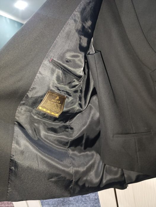 Продам костюм тройка