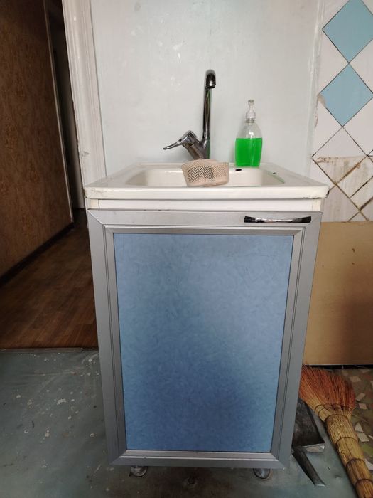 Eski lekin yahshi holatda mebel