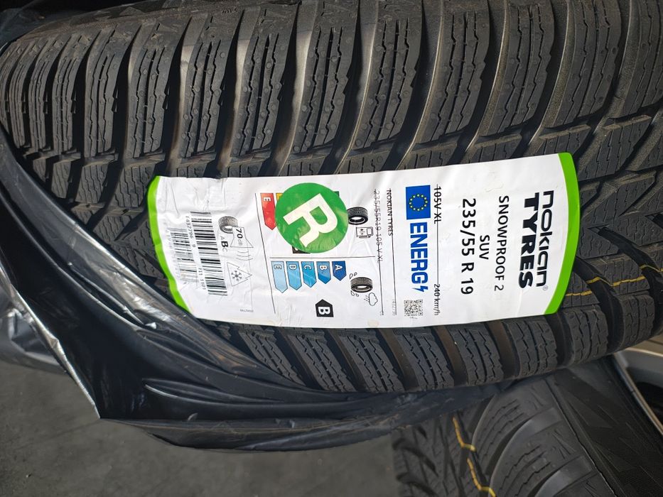 Genti și anvelope Volvo , 2 seturi