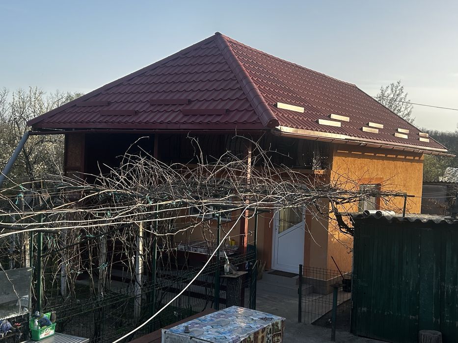 Proprietate 2 case (1noua cu mansarda)multiple anexe 2600 mp