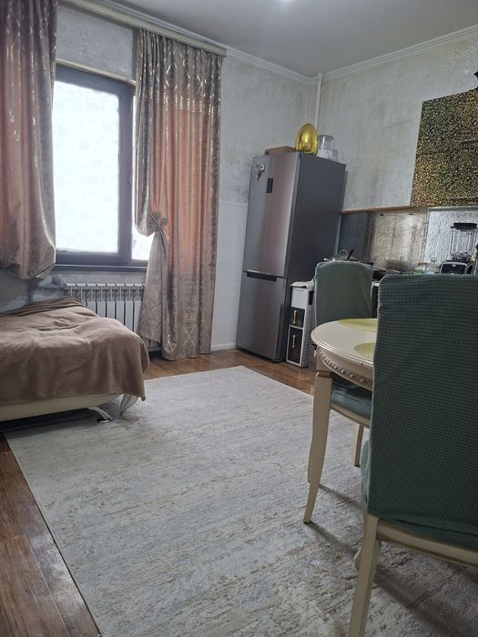 Комната сдаю на подселен Максимаия