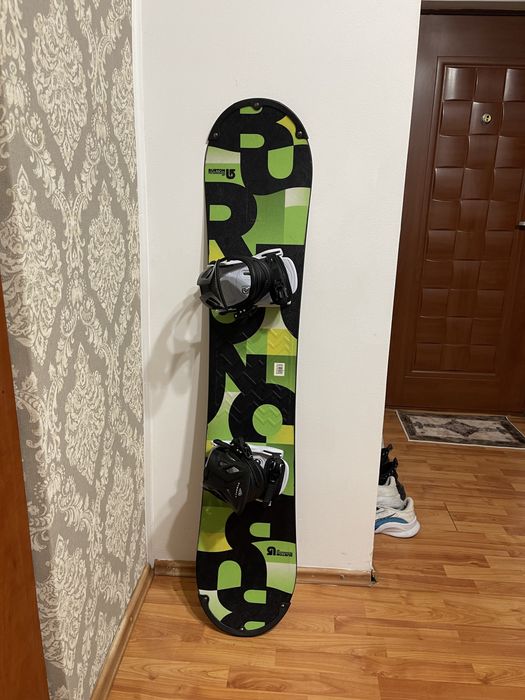 Placa snowboard 137 cm burton cu legaturi