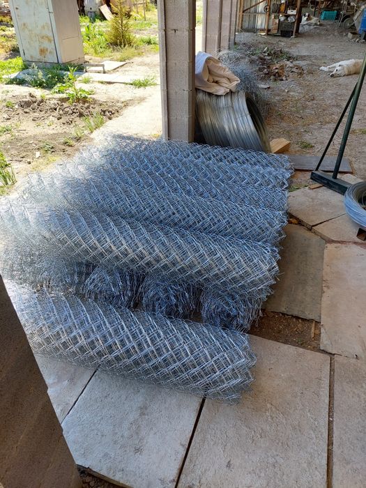 Оградна мрежа от твърда поцинкована тел , компактни топчета