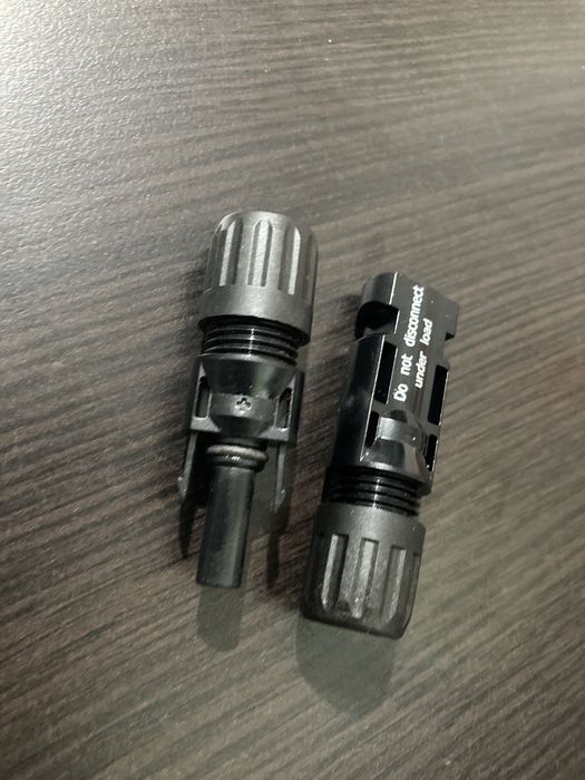 Конектори за соларни панели