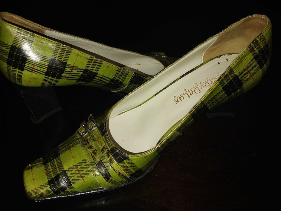 Pantofi damă eleganți din piele lăcuită model deosebit