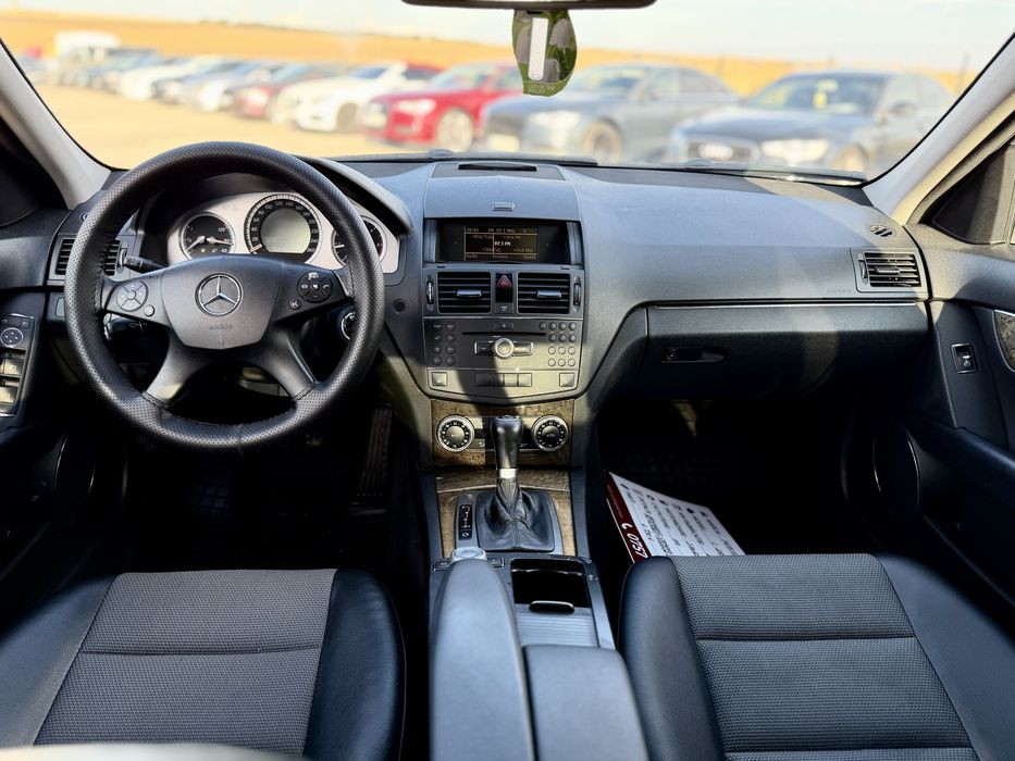 • Mercedes C Classe C220 2010 / Automat / Parc Auto • Rate • Garantie •