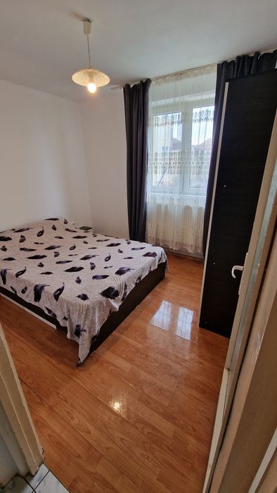 Inchiriez apartament cu 2 camere zona Decebal
