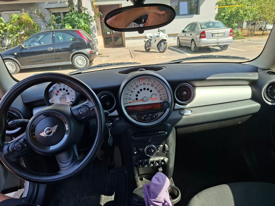 Vand  urgent masina personala Minicooper Clubman