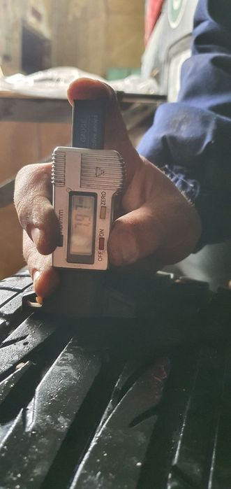 Гуми 4бр 215/60/17 - 1бр  - 95лв