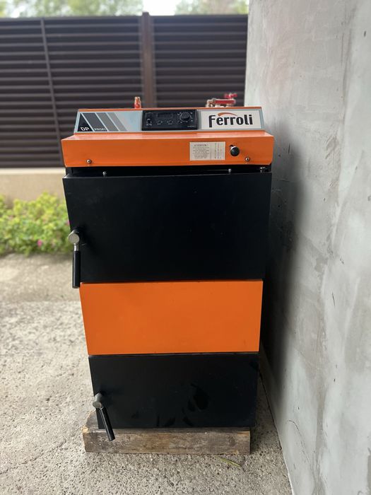 Centrală Ferroli DP 35 PROFI 35 kW pe lemne + pompe – gazeificare