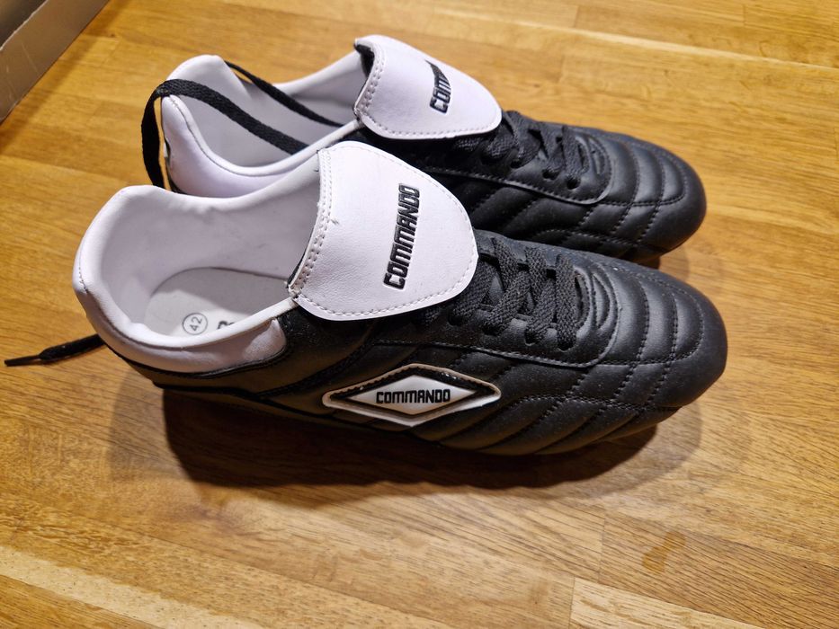 Чисто нови футболни бутонки Commando 42 номер