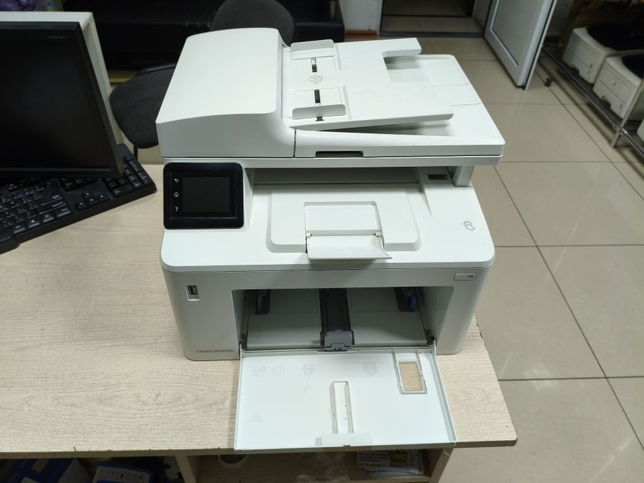 Продам принтер МФУ Hp m227fdw.