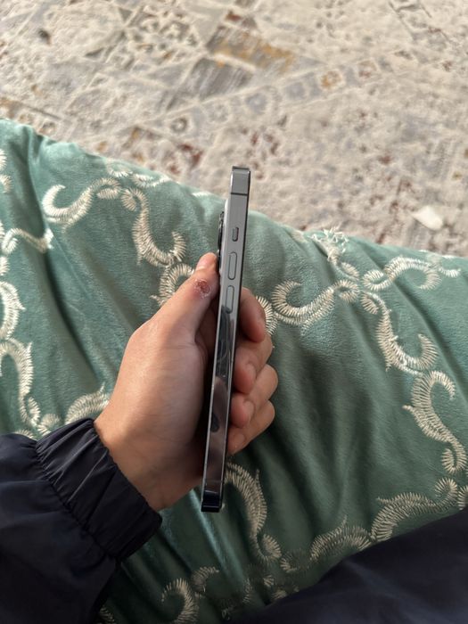 iPhone 13 Pro с каробкой