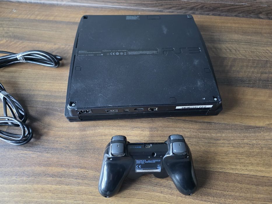 Sony PlayStation 3 (PS3) Super Slim + Оригинален контролер и 5 игри