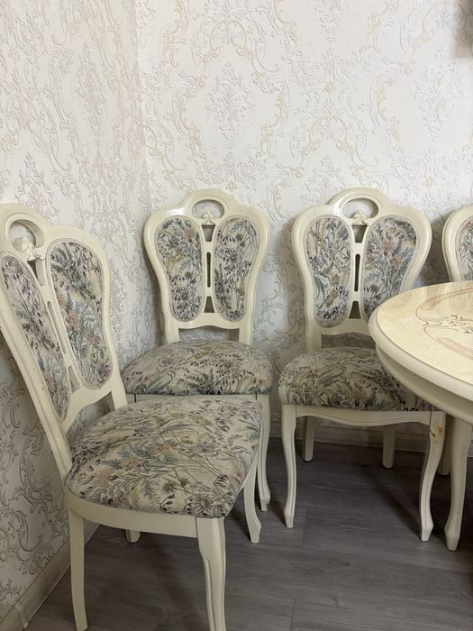 Продам стол стул и горку с зеркалом