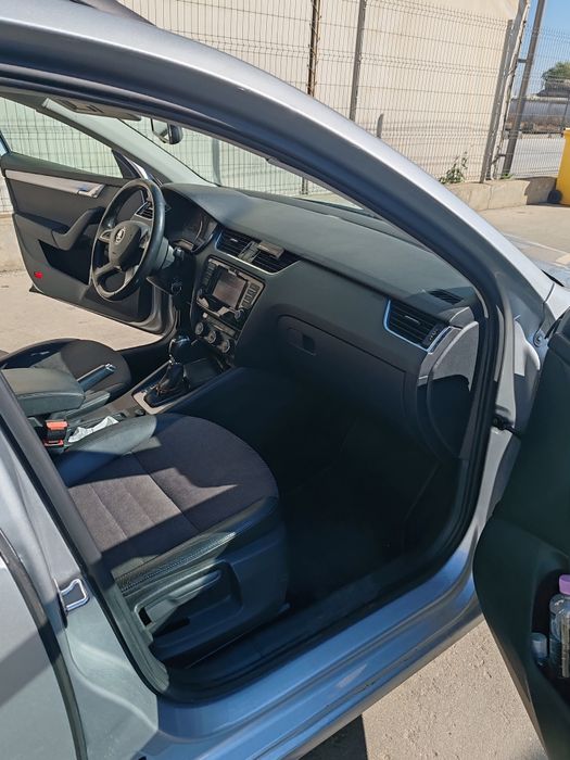 Vând skoda octavia