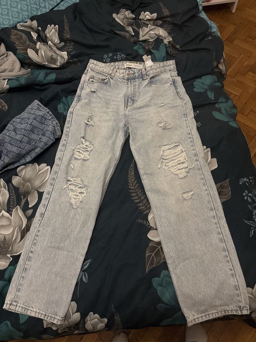 Дънки Bershka нови необличани