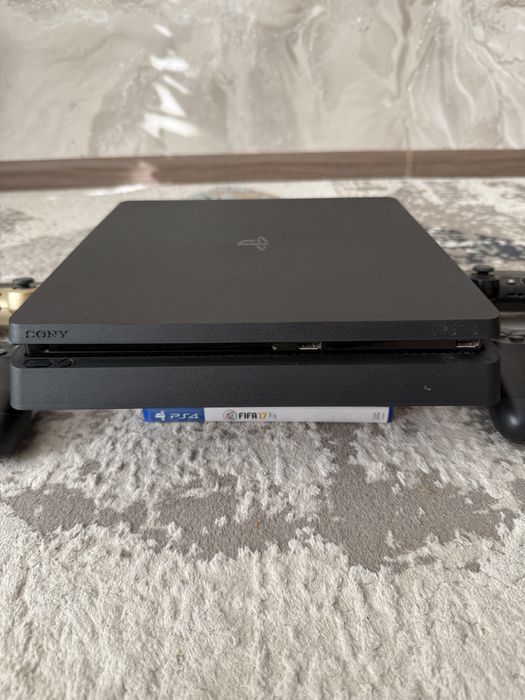 Продам PS4 Slim 500GB