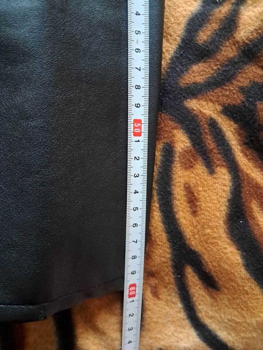 Продавам дамско манто естествена кожа номер 52